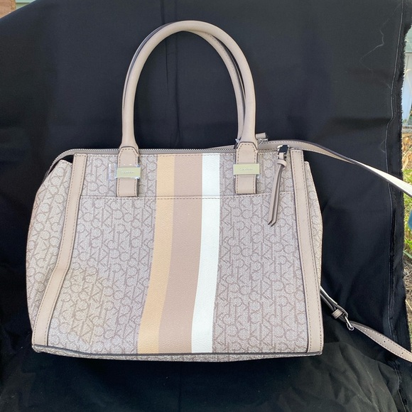 Calvin Klein Handbags - Calvin Klein bag